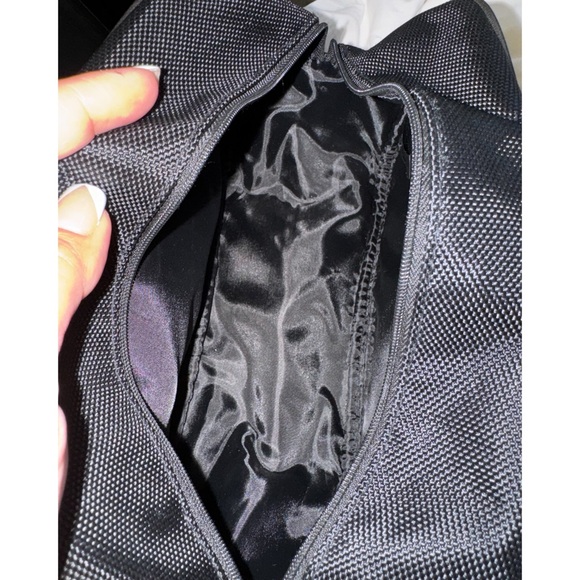 Jimmy Choo - NWOT Unisex Black Toiletry/Cosmetic pouch - Picture 8 of 8